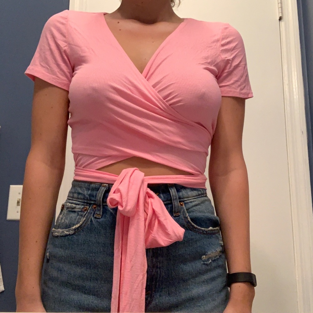 Adorable tied pink crop top